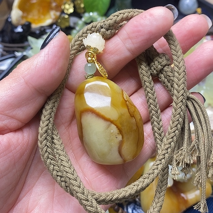ღ***ღ蛇纹石玉未镶嵌颈饰