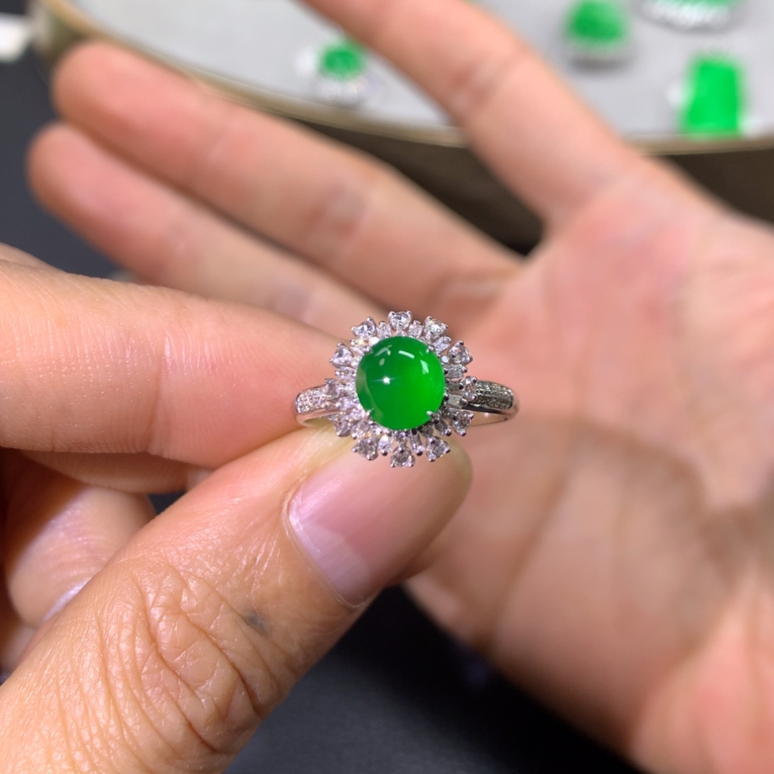 翡翠戒指18K金镶嵌翡翠