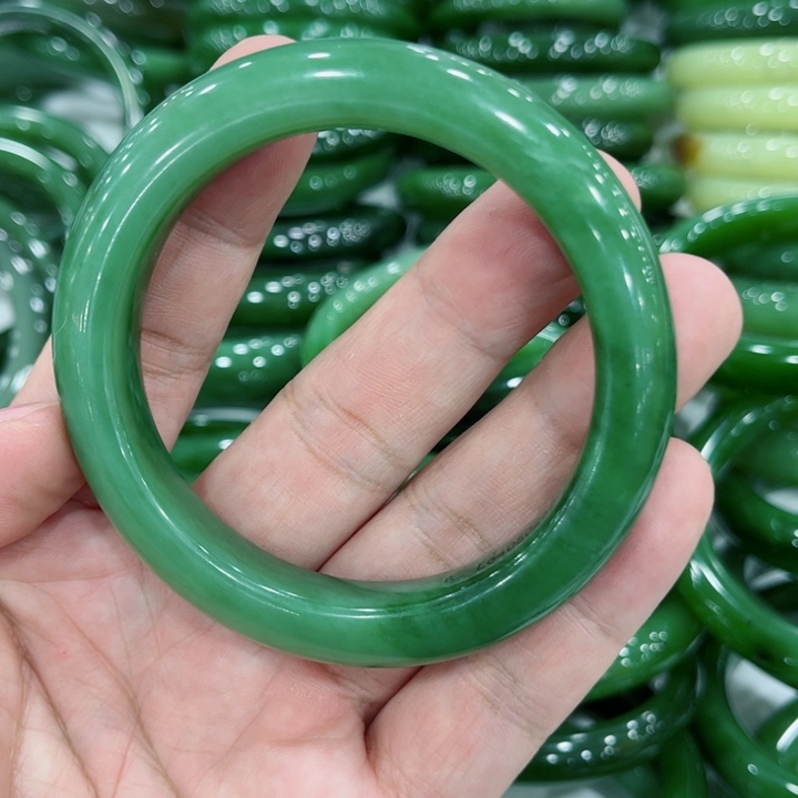 和田玉手镯未镶嵌?****棒56.8～0