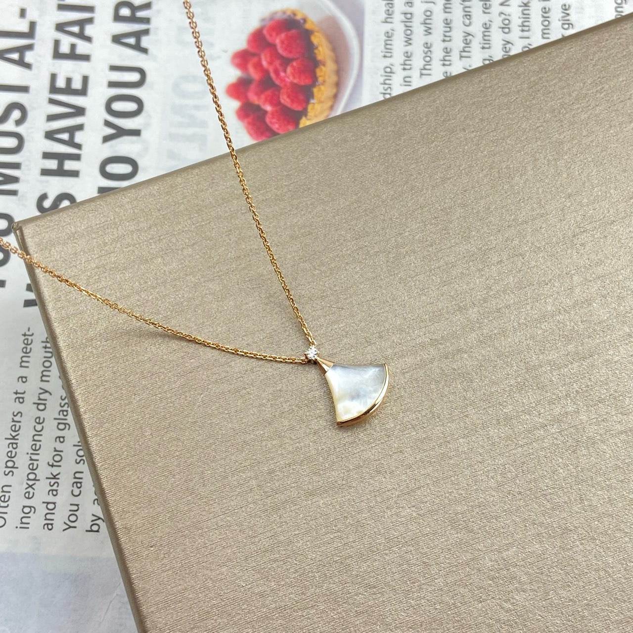 99新 BVLGARI/宝格丽 99宝格丽18k玫瑰金镶嵌珍珠贝母镶钻扇形