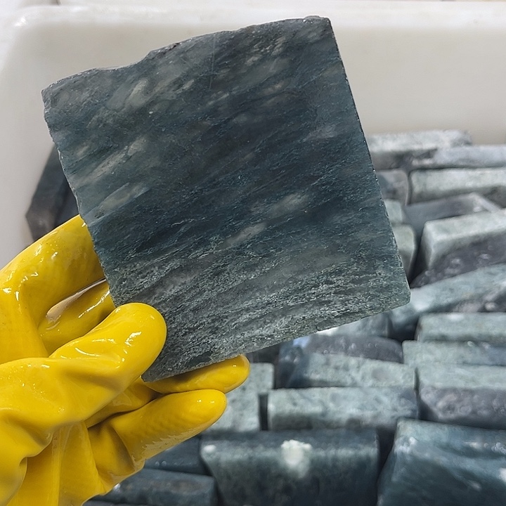 石英岩玉未镶嵌手镯