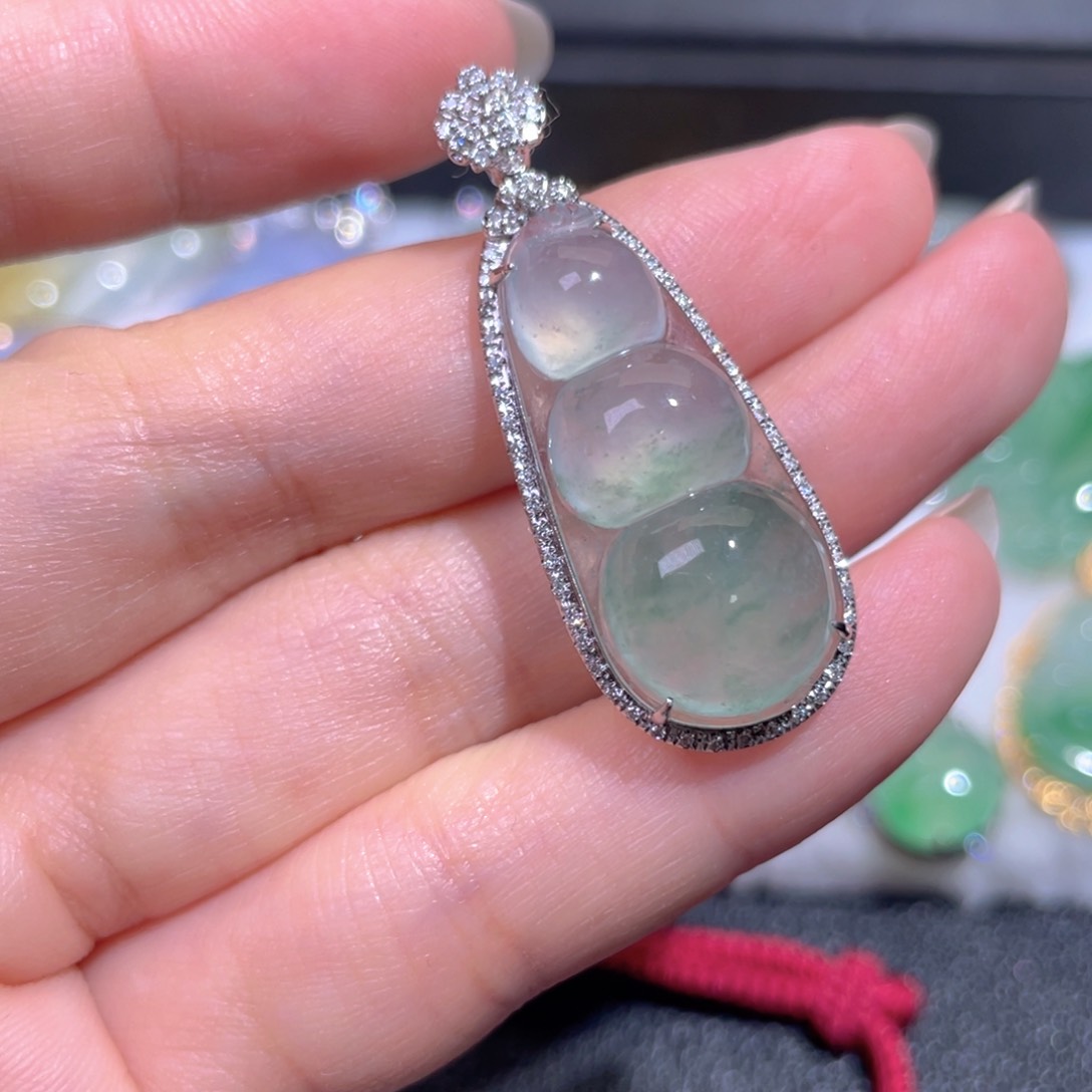 颈饰18K金镶嵌翡翠翡翠