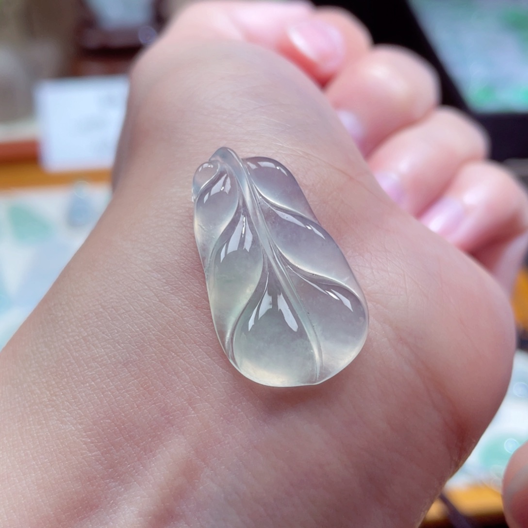 翡翠颈饰未镶嵌叶子