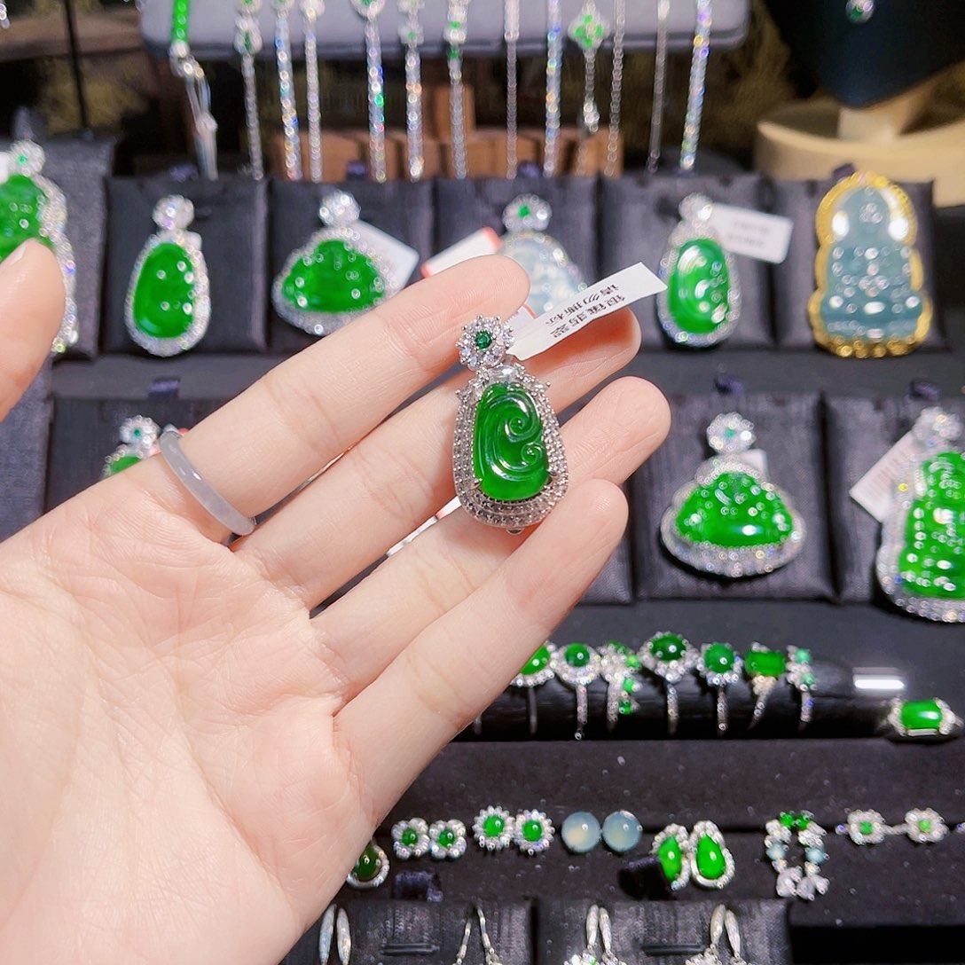 翡翠吊坠(不含链)银S925镶嵌如意