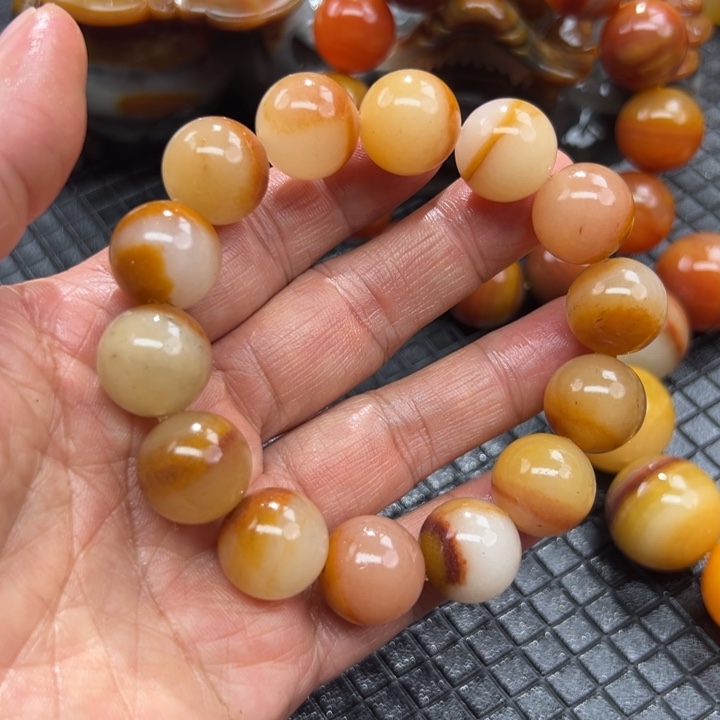 石英质玉（黄龙玉）颈饰合金