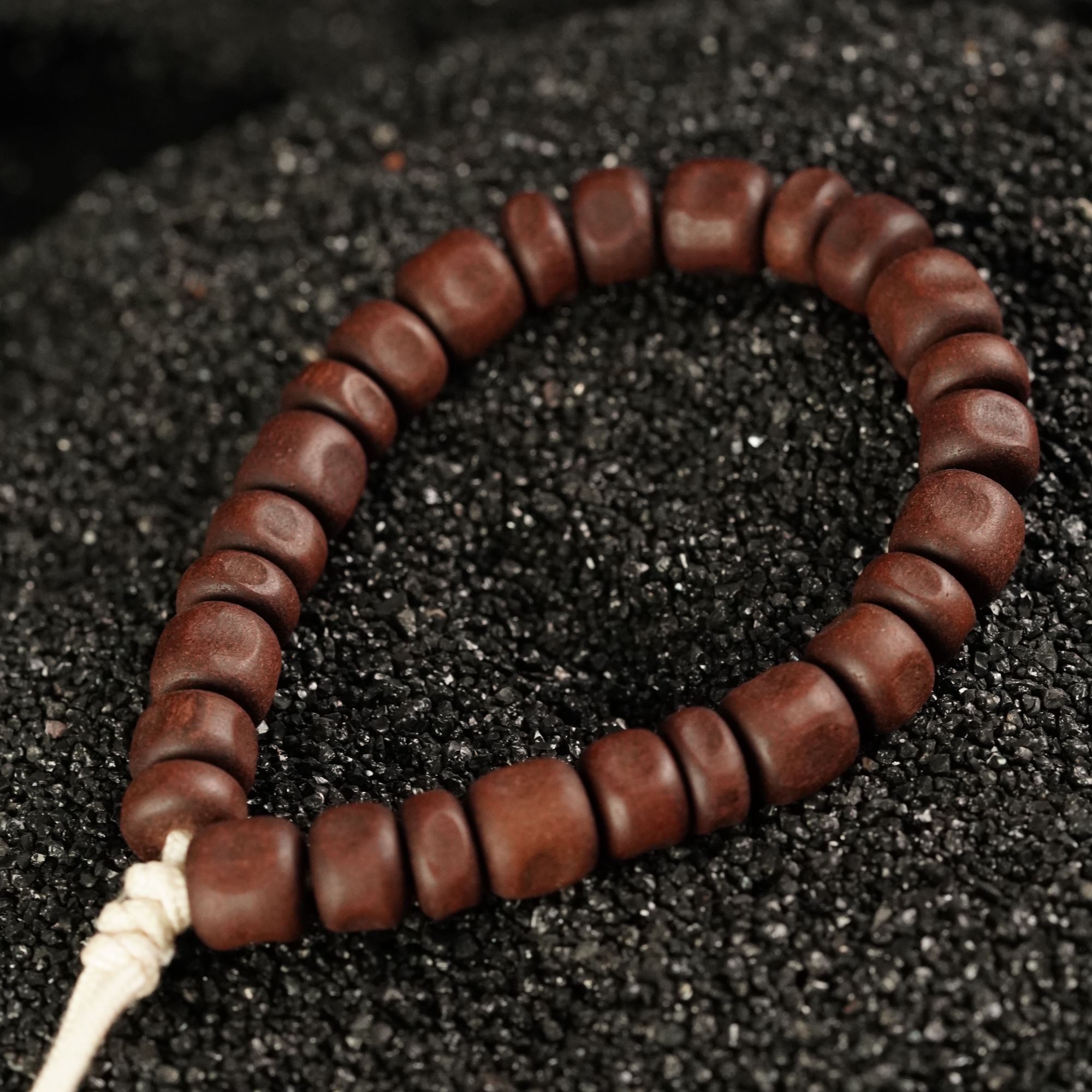 【珊木居】TO-P51 乌梅子酱合香珠1.1随型单圈藏式手串