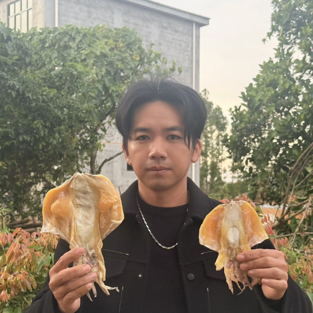 湛江本地 渔民船晒墨鱼干 淡晒足干