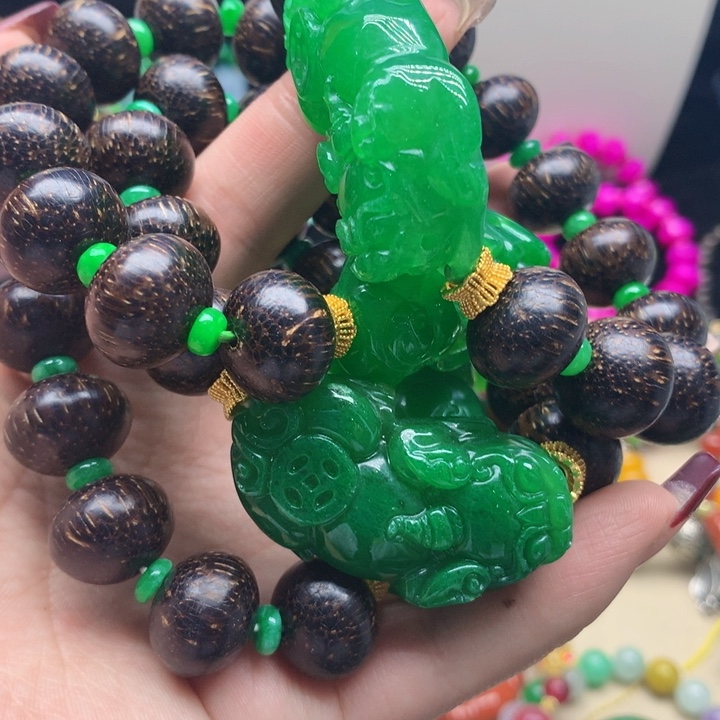 翡翠颈饰未镶嵌吊坠