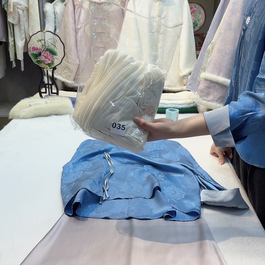 妮****非遗传承人的精神风貌