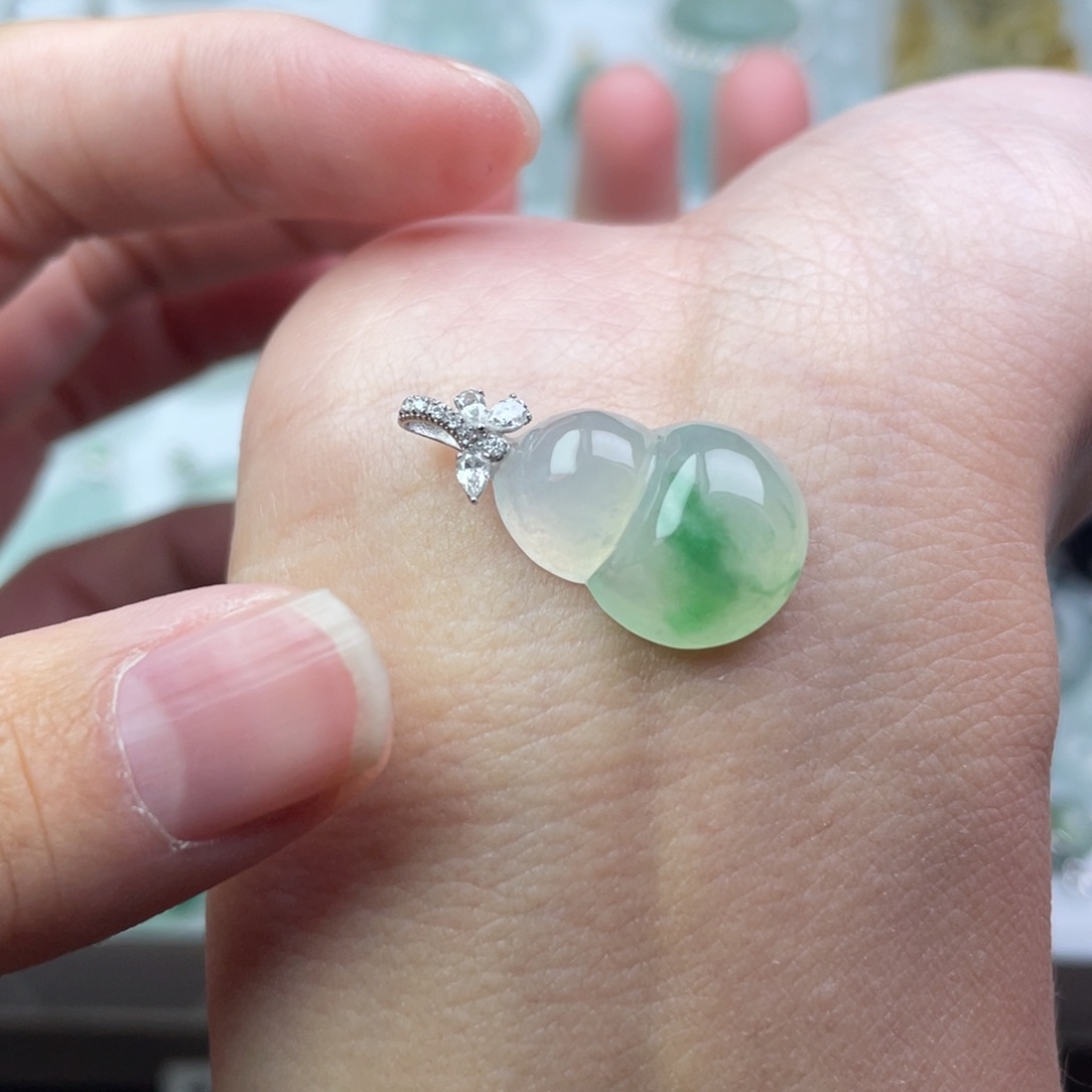 银***元翡翠18K金镶嵌颈饰