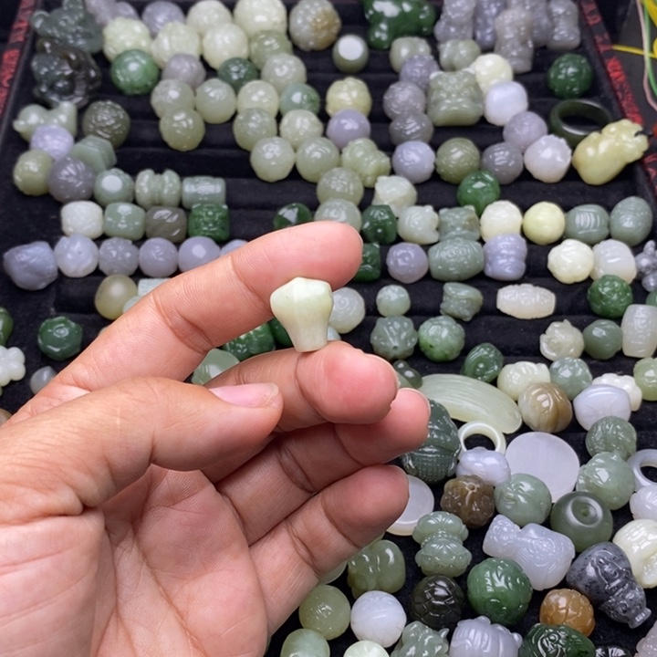 和田玉未镶嵌颈饰福利无售后