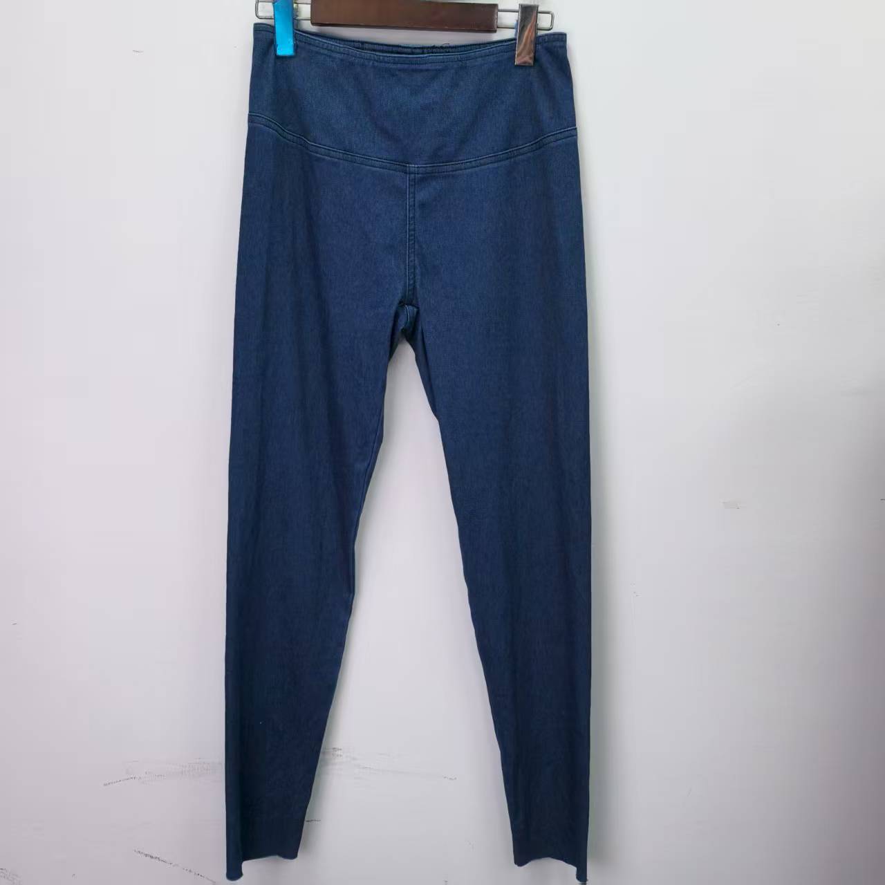 V8 高弹软糯外贸牛仔棉修身打底裤(断码清仓)