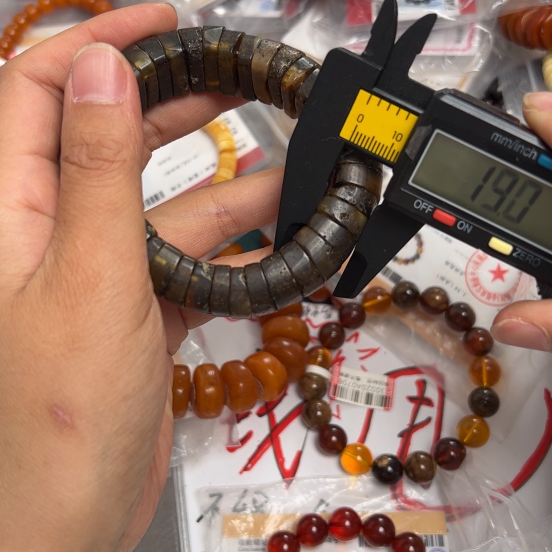 未镶嵌琥珀珠宝奇石296