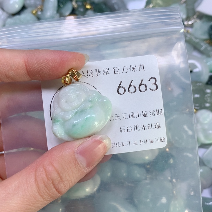 翡翠颈饰9K金镶嵌翡翠