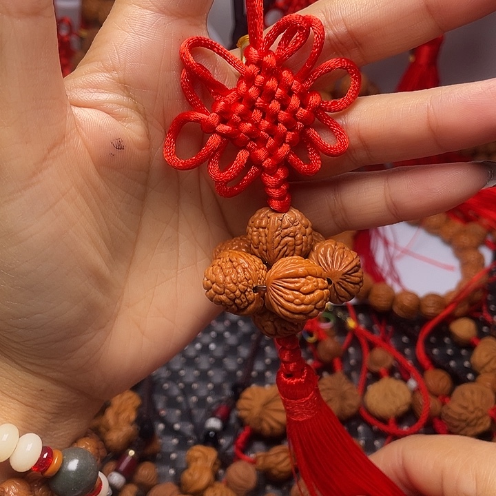 木质类龙纹桃枭挂件