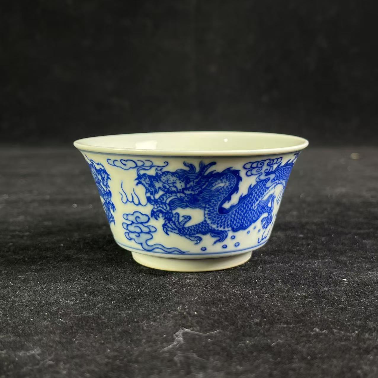 M青花云龙纹马蹄杯