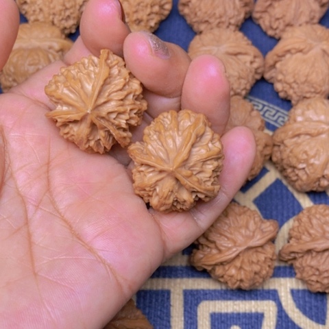 【闪购商品】文玩核桃吊坠三棱34