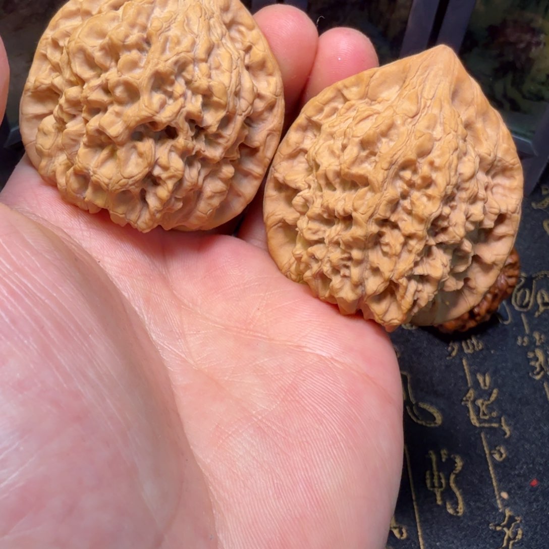 文玩核桃吊坠麒麟纹46.5