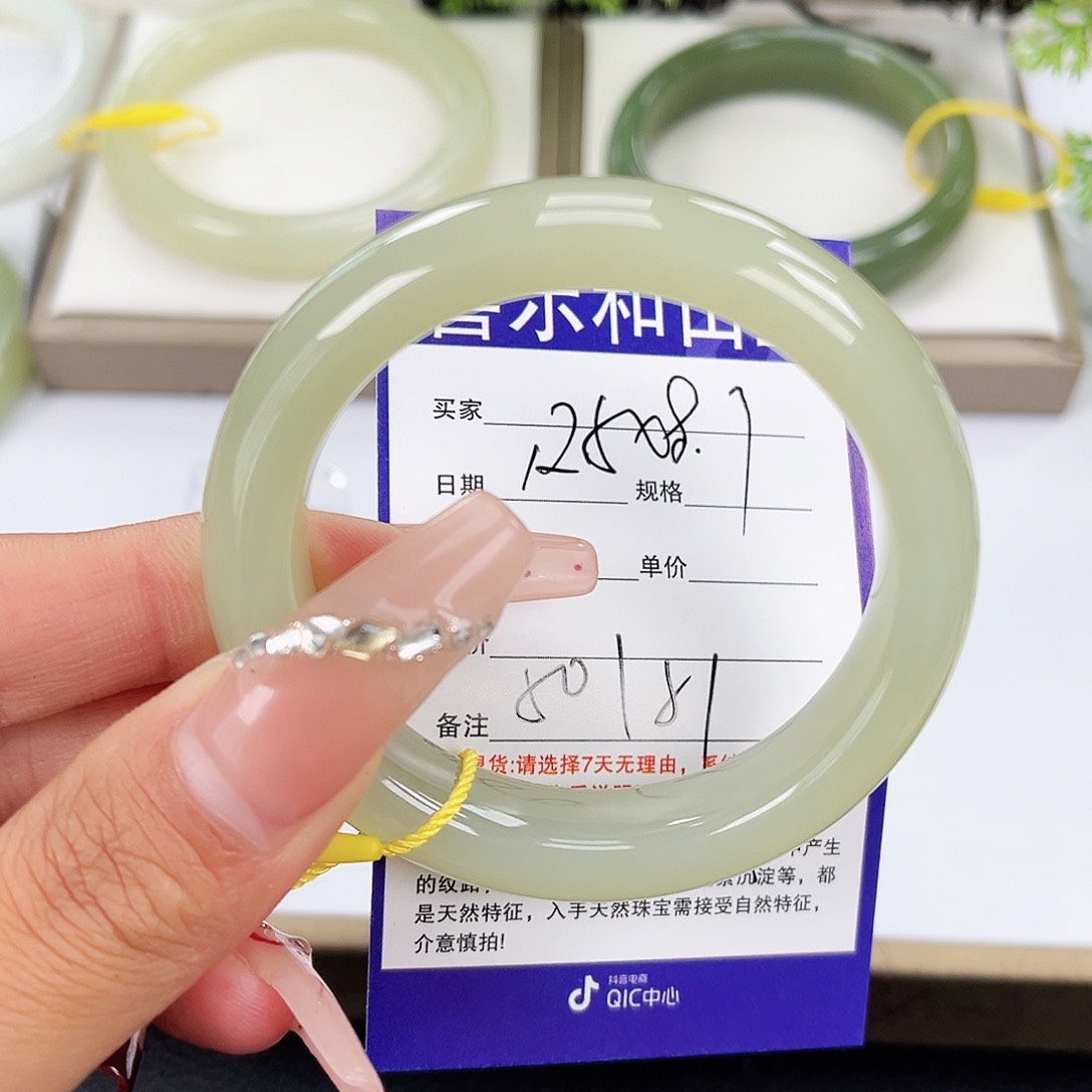 和田玉手镯未镶嵌