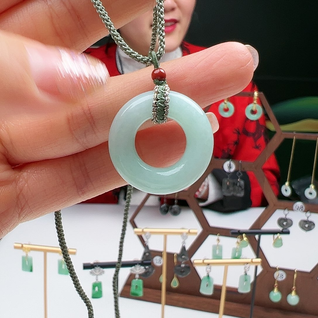 翡翠颈饰未镶嵌天然翡翠颈饰未镶嵌