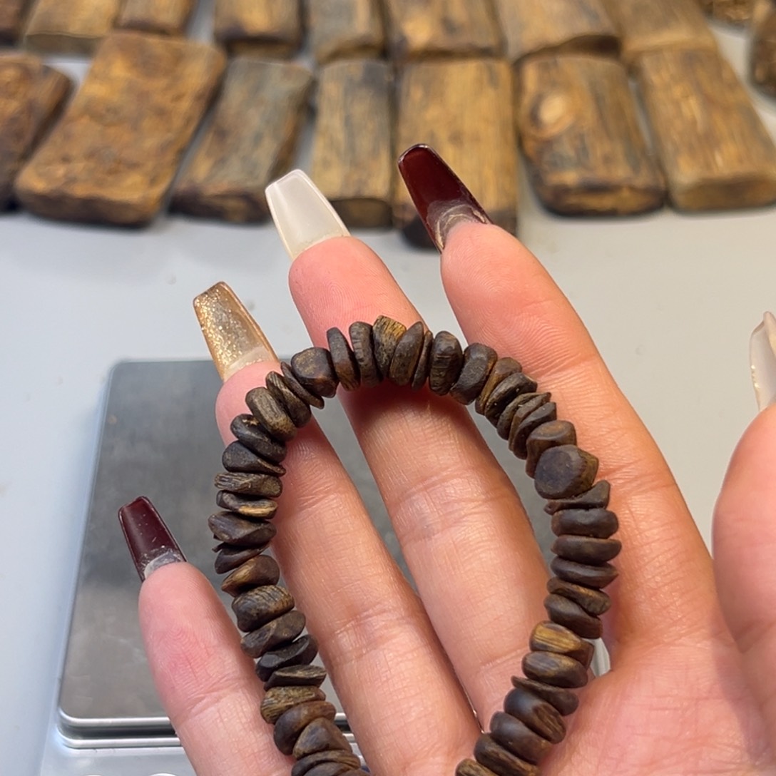 沉香沉香碎屑奇楠沉香老料fkks凹