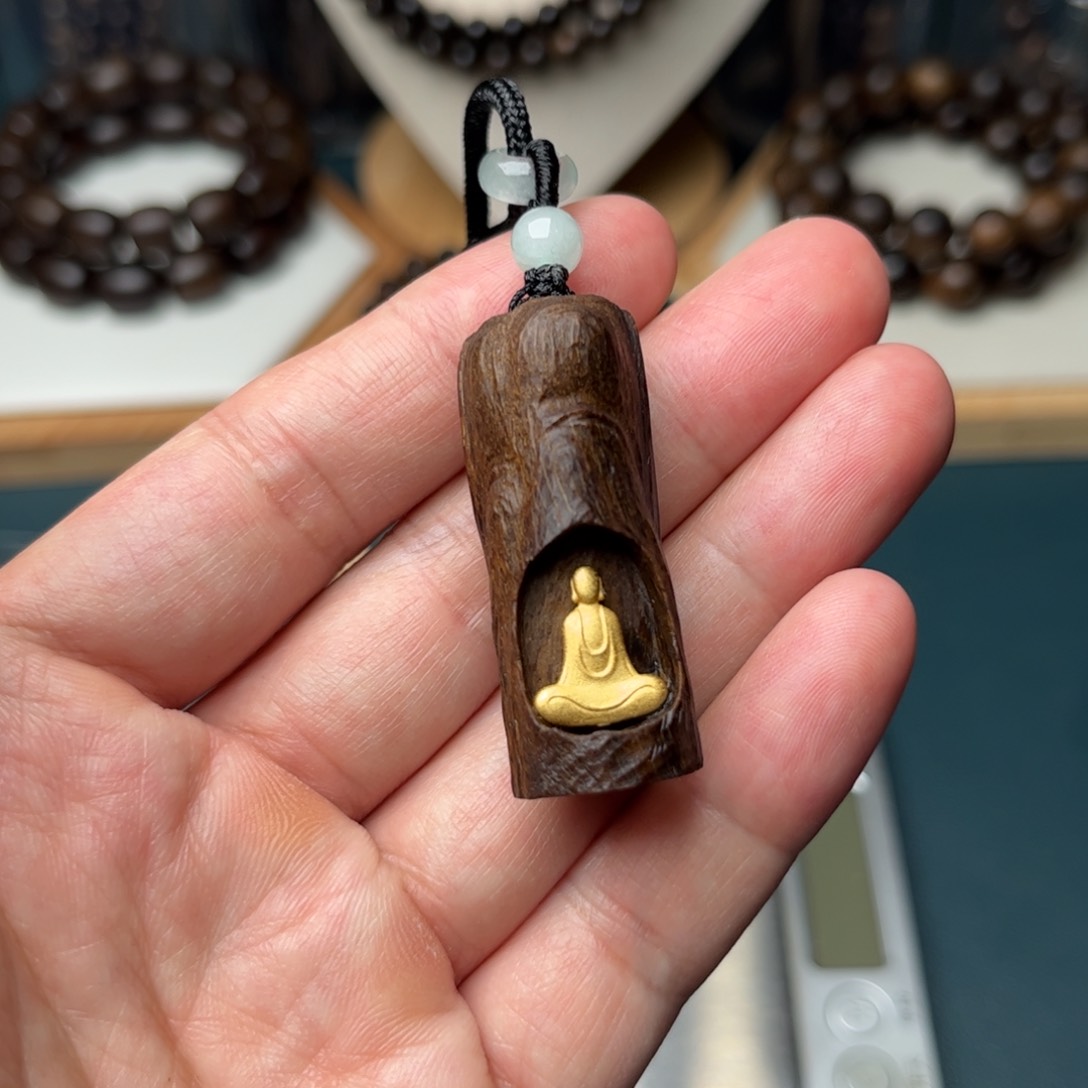 沉香手串白奇楠雕件