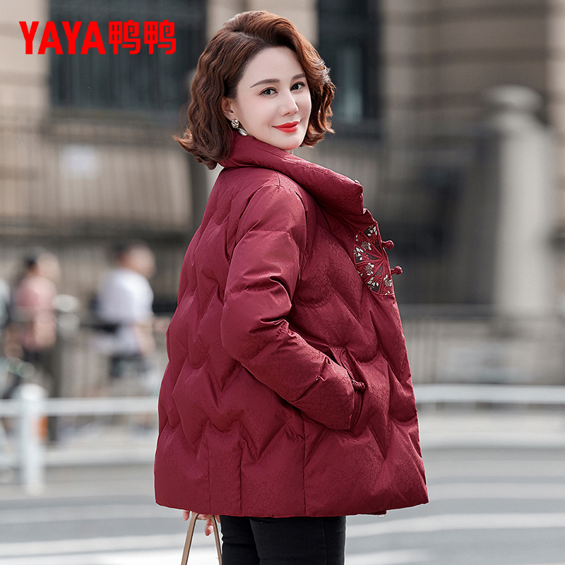 鸭鸭羽绒服妈妈款洋气喜婆婆短款2025新款中年女款中老年外套女QC