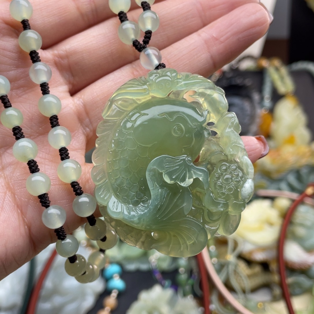 蛇纹石玉颈饰未镶嵌