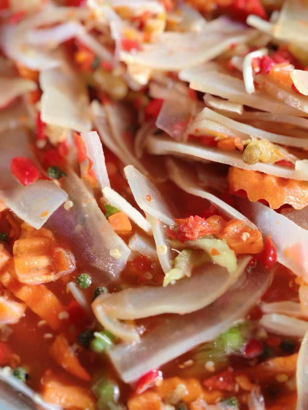 酸酸辣辣的柠檬牛皮腌制鸡脚柠檬味酸鸡爪舂鸡脚