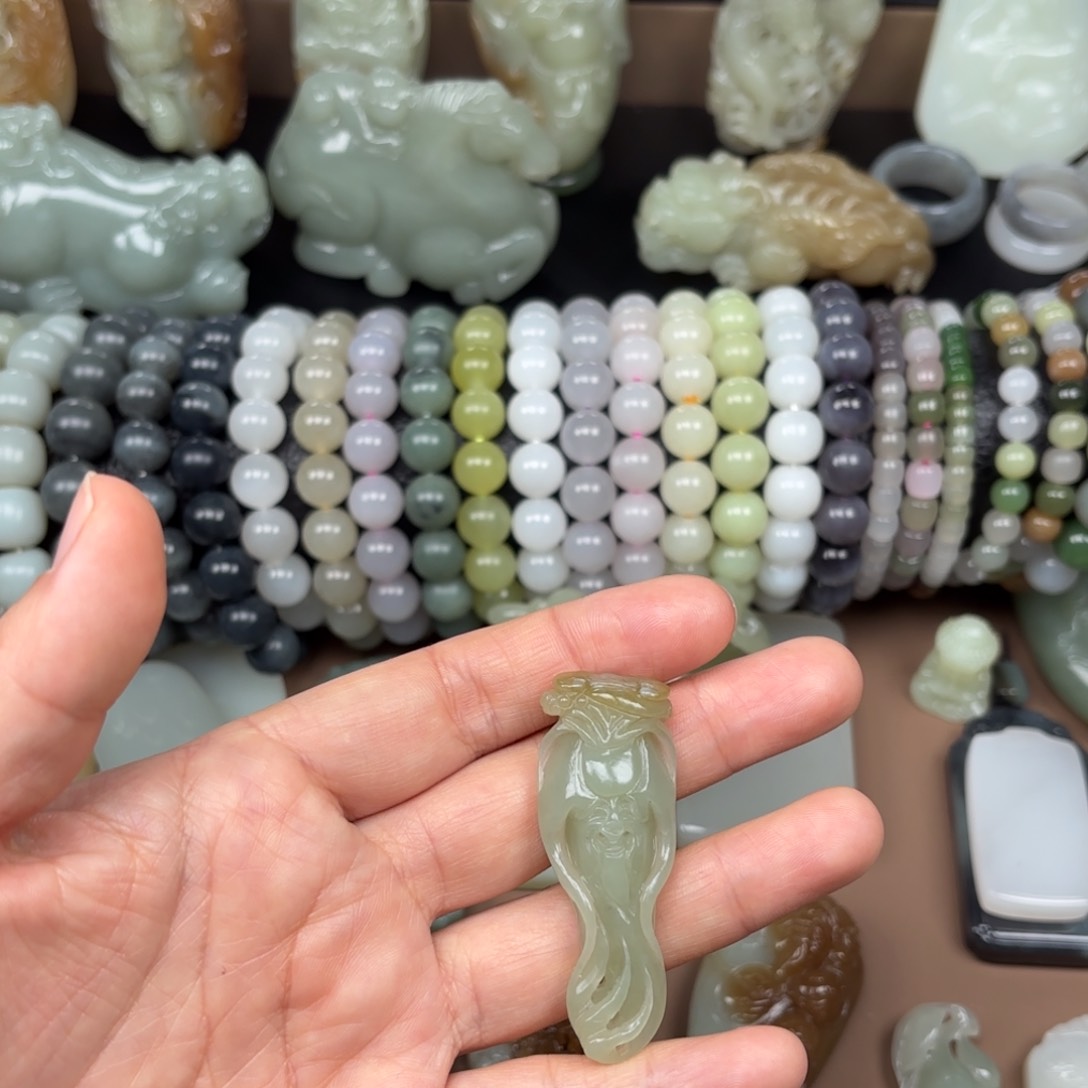 颈饰未镶嵌和田玉