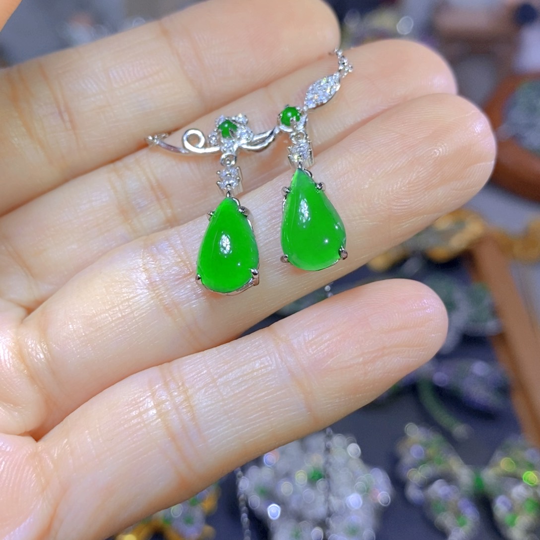 翡翠颈饰银S925镶嵌天然翡翠