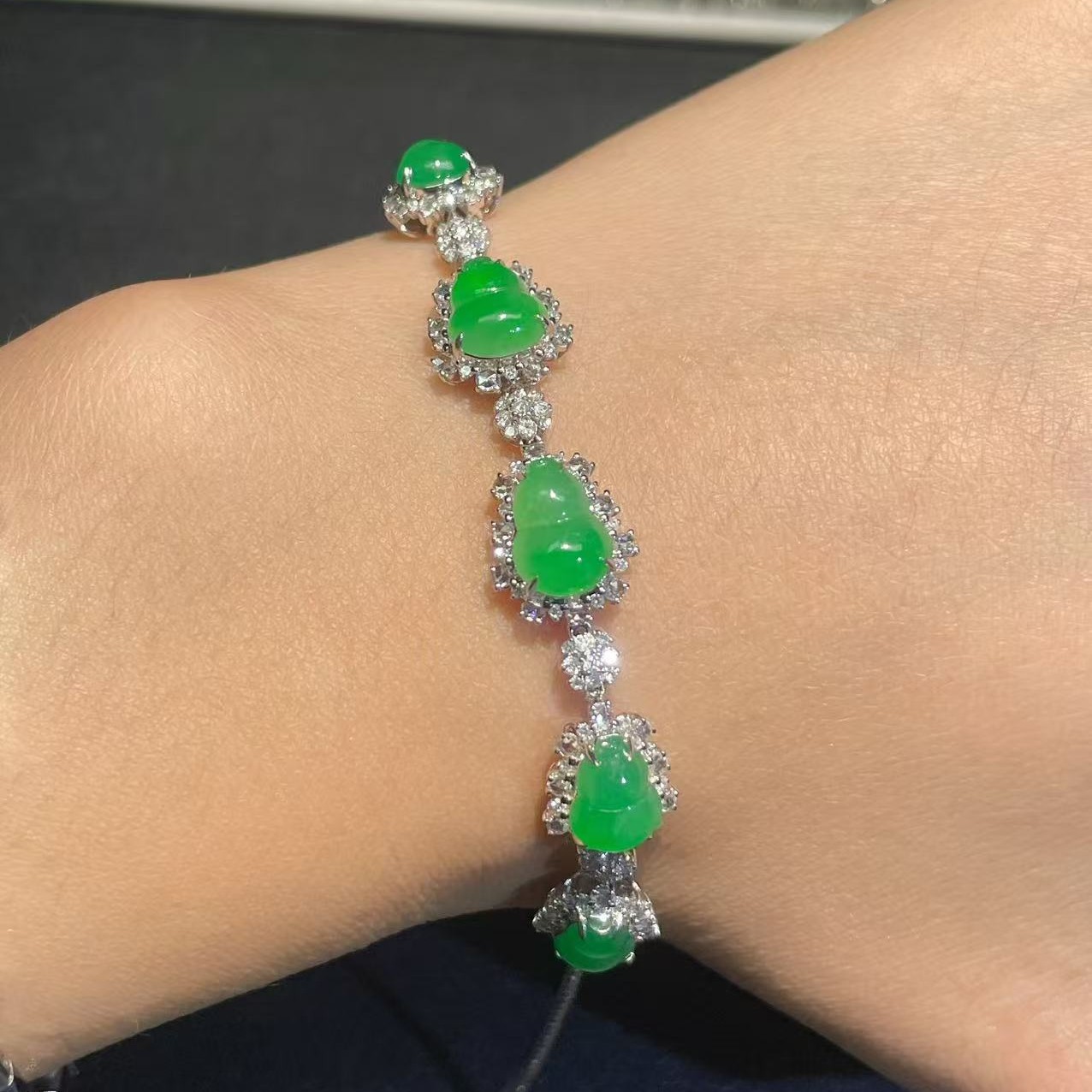 18k镶嵌缅甸a货翡翠吊坠（