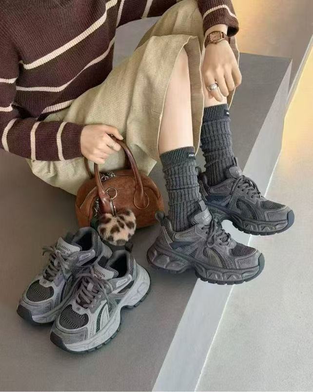 【华小姐】秋冬季新款时尚潮流圆头厚底加绒透气休闲鞋2580