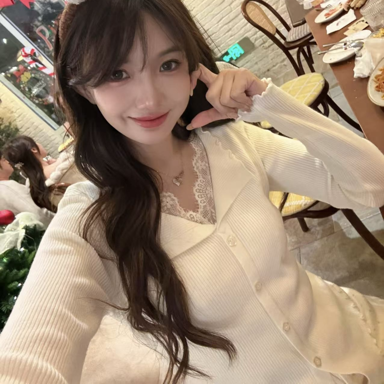 毛小兔秋冬法式V领蕾丝拼接翻领短款长袖修身针织开衫上衣女