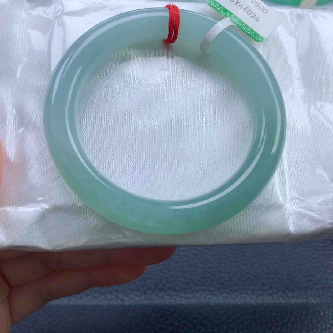 翡翠手镯未镶嵌56圆