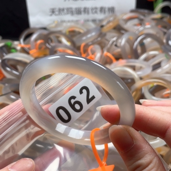 玛瑙/玉髓手镯未镶嵌