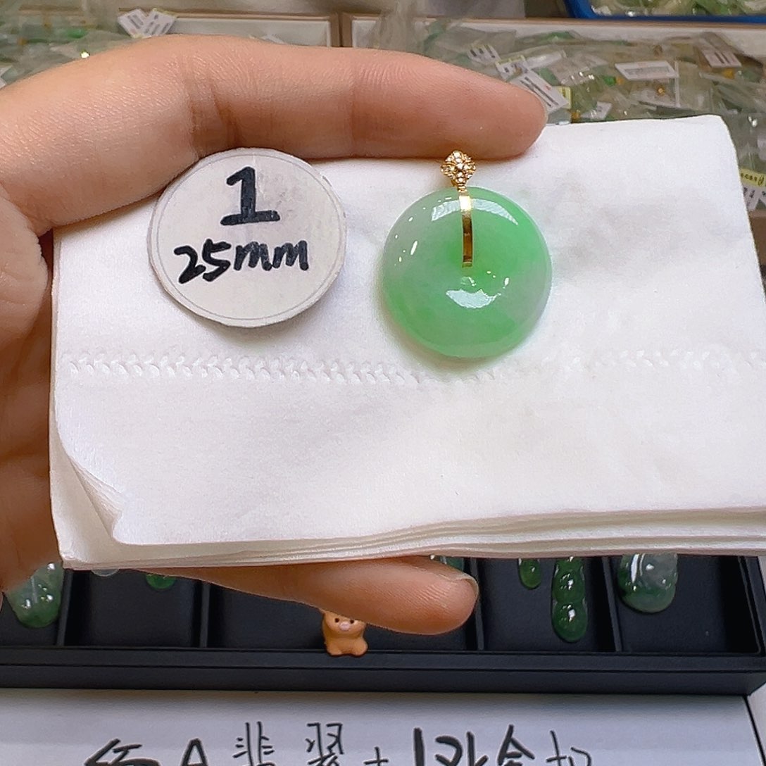 翡翠颈饰18K金镶嵌翡翠