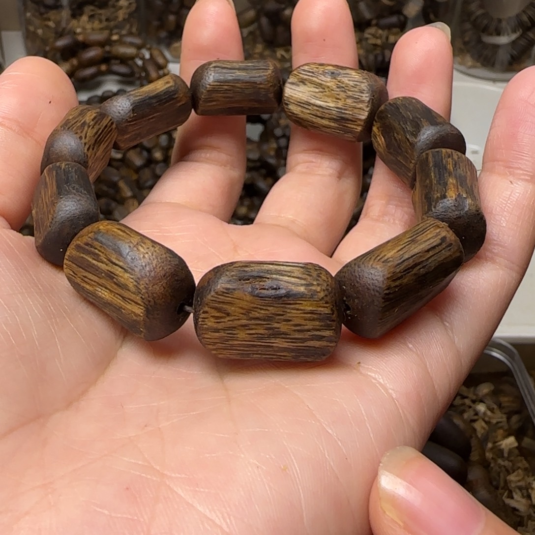 用***9手串沉香单圈树心油15克+