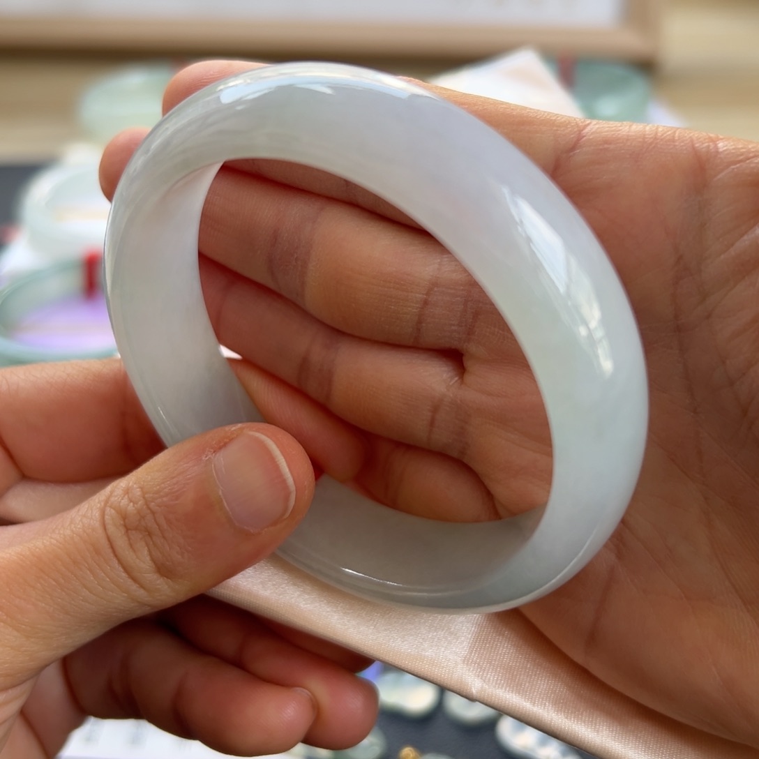 翡翠手镯未镶嵌手镯