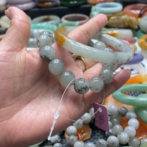 石英岩玉未镶嵌手镯