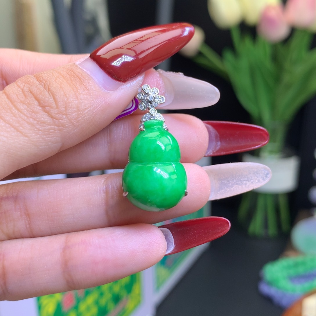 翡翠颈饰18K金镶嵌摇****✨天然