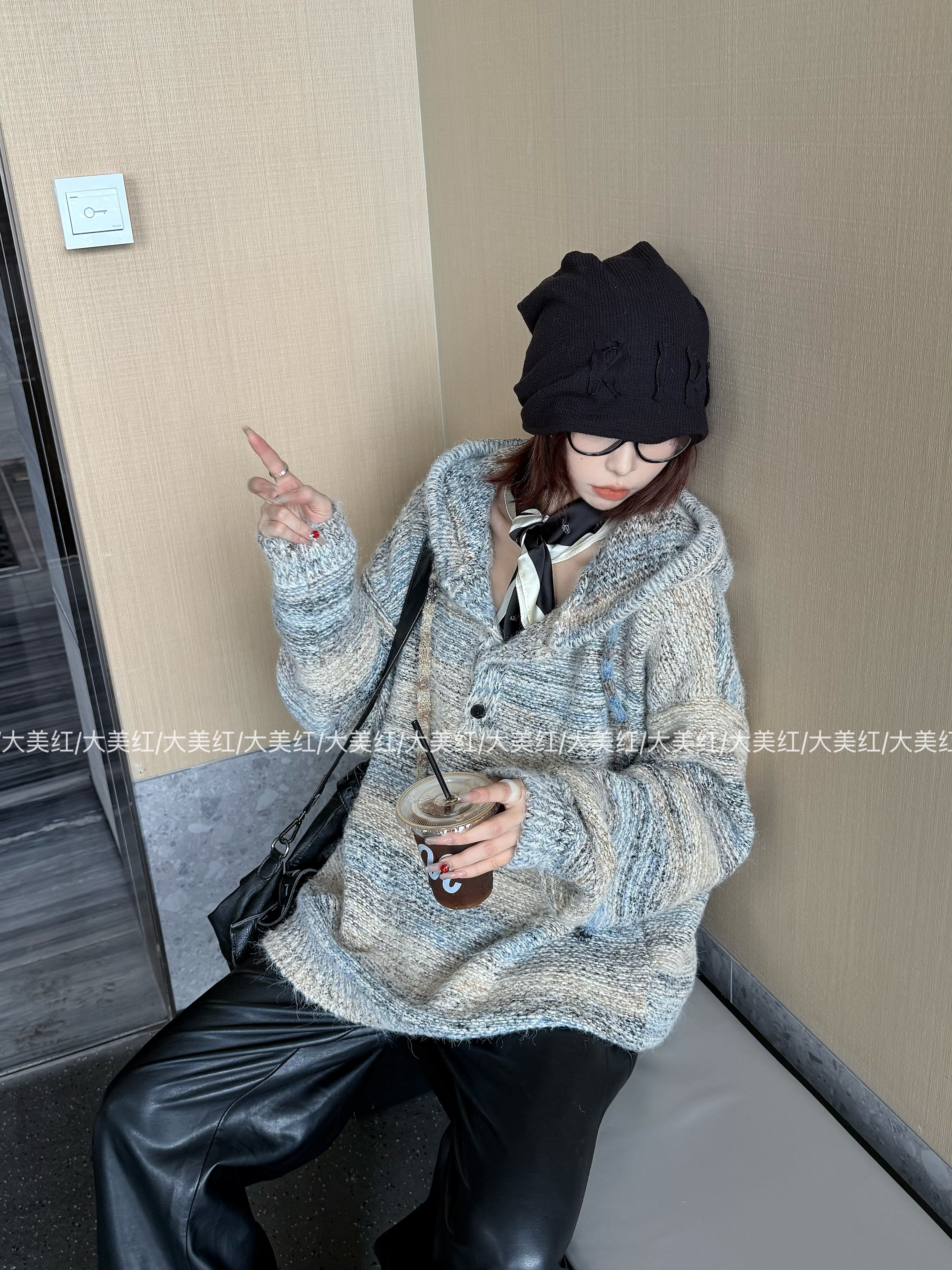 【2025新款】渐变灰卡三粒扣连帽减龄毛衣秋冬季小众设计师款上衣