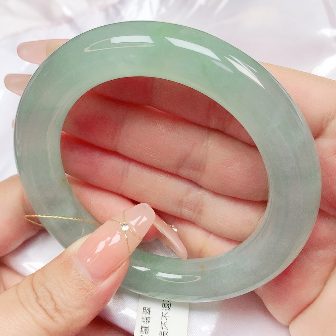 翡翠手镯未镶嵌抖音832