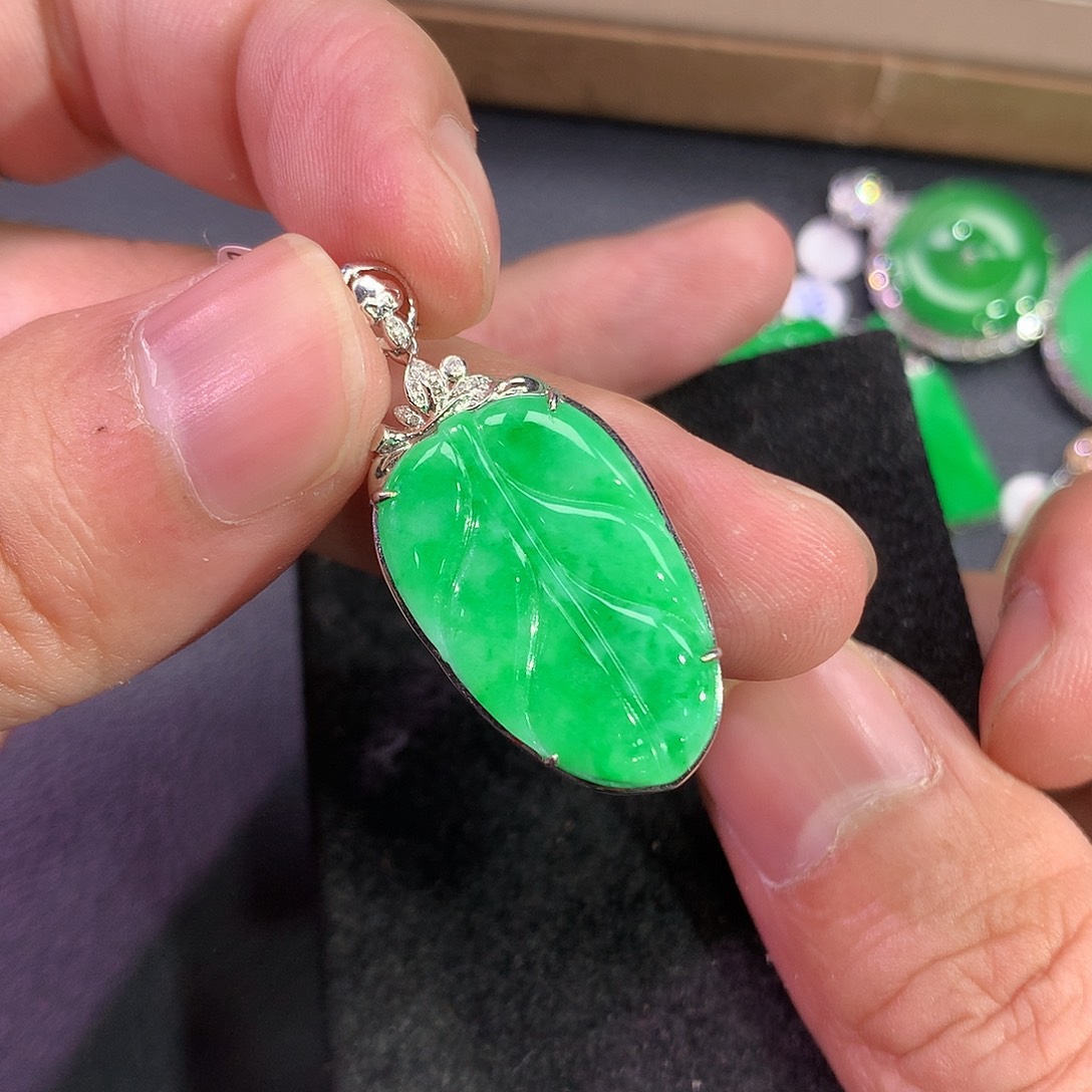 翡翠吊坠(赠链)18K金镶嵌Y****.