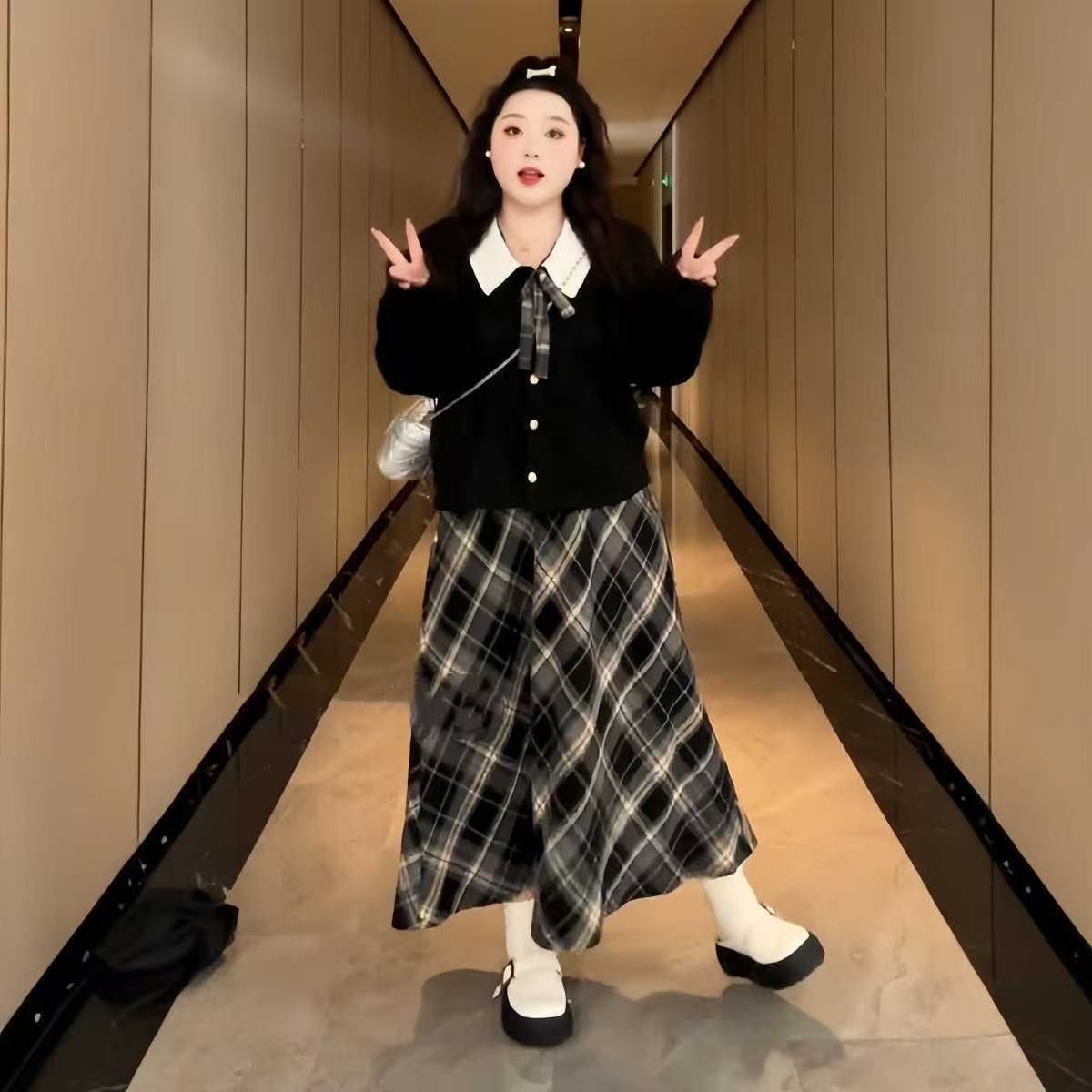 大码胖mm学院风套装翻领针织衫格纹半身裙两件套女秋季穿搭一整套