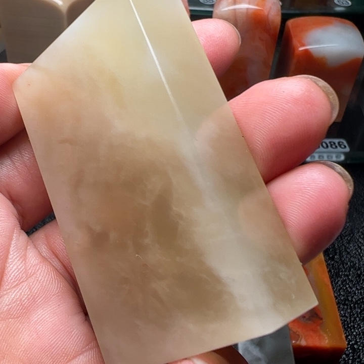 老挝石知*我们的确是