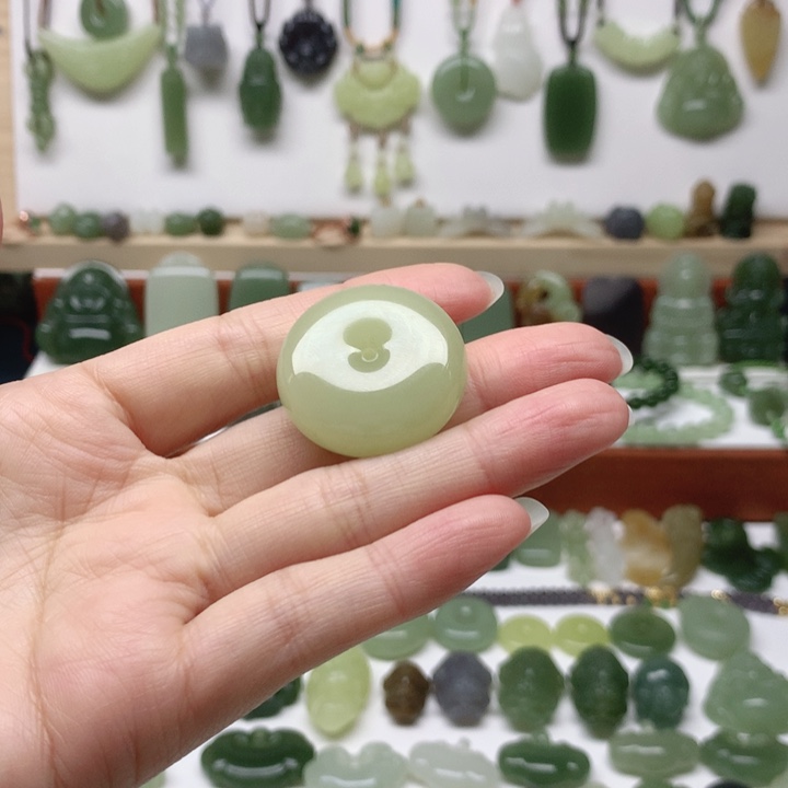 ****七和田玉未镶嵌颈饰