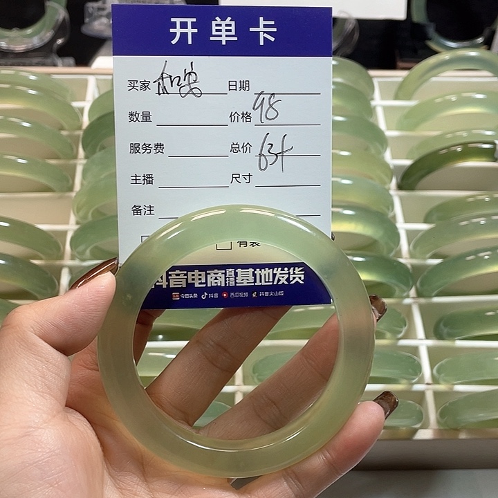 蛇纹石玉手镯未镶嵌和*