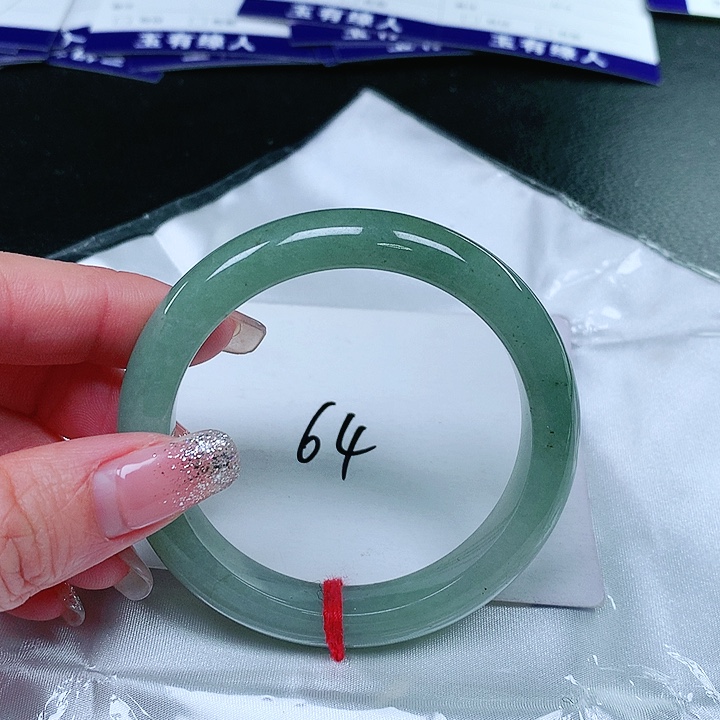 翡翠手镯未镶嵌翡翠手镯未镶嵌