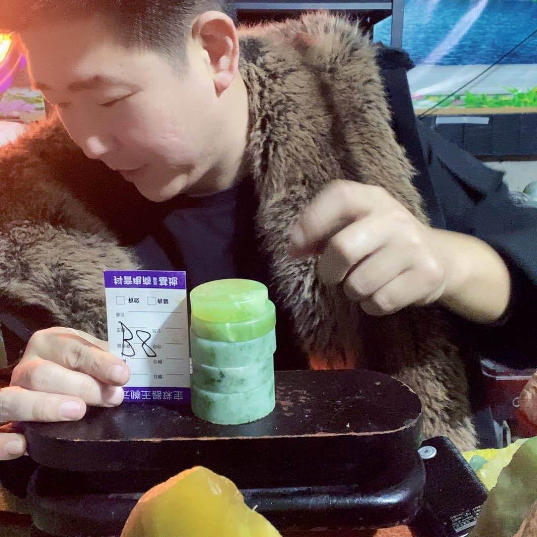 静***乐蛇纹石玉未镶嵌珠宝奇石